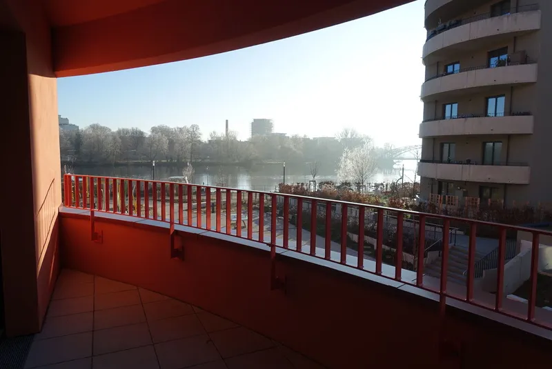 Balkon und Wasserblick: schöne, helle und ruhige 3 Zimmer Wohnung mit gehobener Ausstattung — photo 1